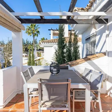 1 Bedroom With Large Roof Terrace *